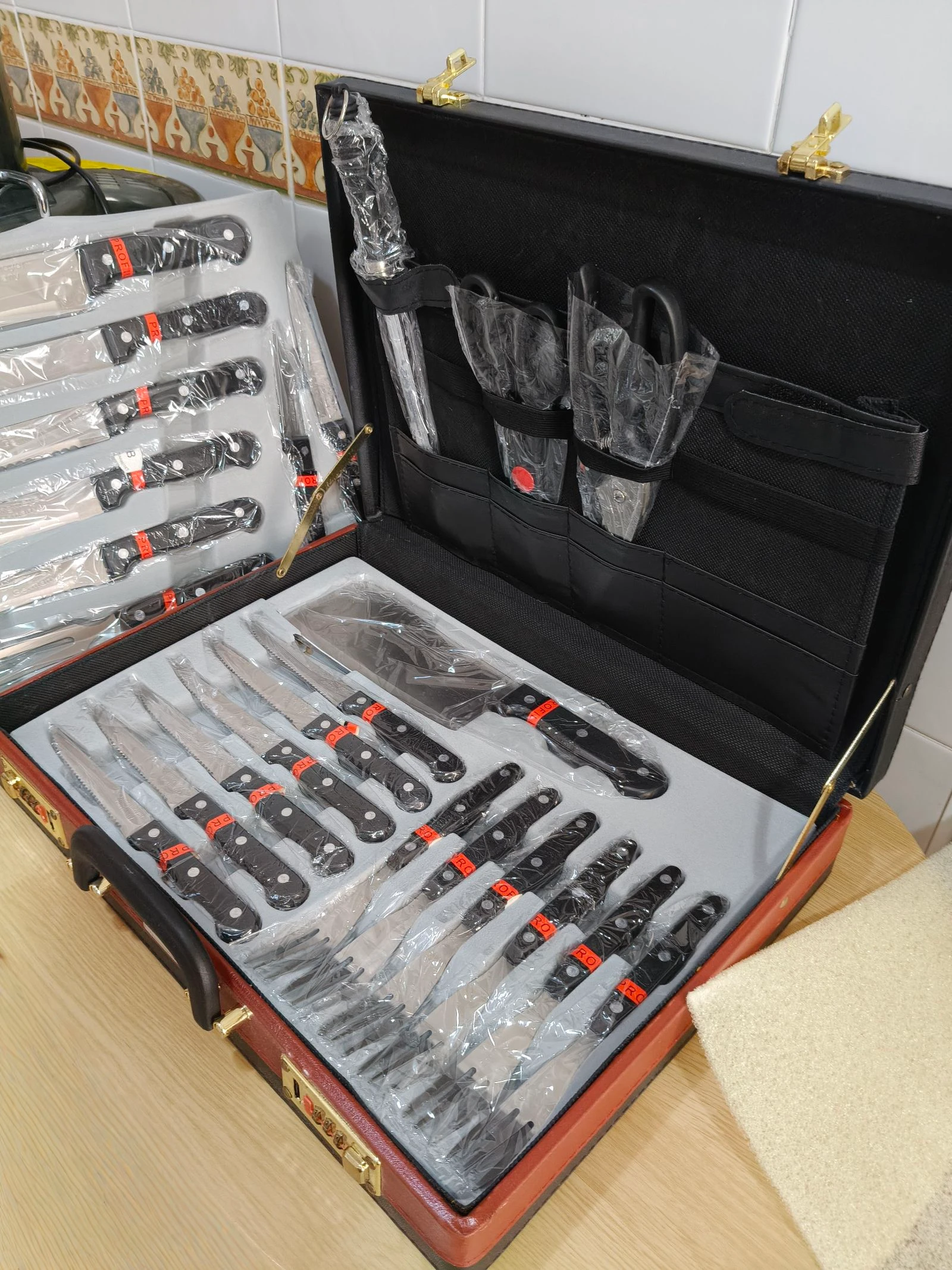 24-piece professional stainless steel set with new case – photo 2